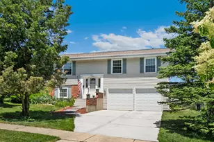 1140 Rosedale Ln, Hoffman Estates, IL 60169 - Photo 1