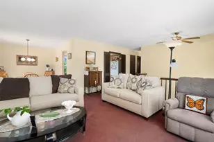 1140 Rosedale Ln, Hoffman Estates, IL 60169 - Photo 4