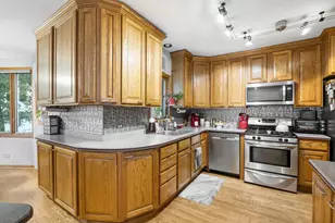 316 E Highland Ave, Villa Park, IL 60181 - Photo 10