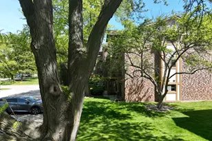 811 S Dwyer Ave, Arlington Heights, IL 60005 - Photo 2