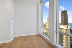 14 W Superior St, Chicago, IL 60654 - Photo 12