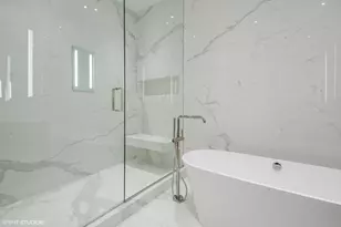 14 W Superior St, Chicago, IL 60654 - Photo 18