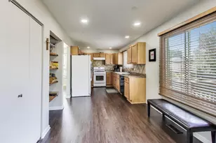 7044 Yorkshire Dr, Woodridge, IL 60517 - Photo 10