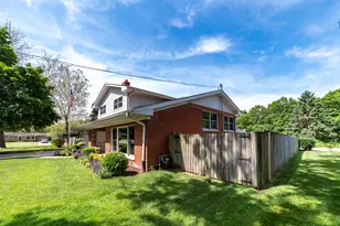 314 April Ct, North Aurora, IL 60542 - Photo 4
