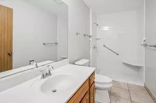 33 Ashburn Ct, Schaumburg, IL 60193 - Photo 16