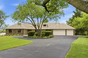 2208 Shetland Rd, Inverness, IL 60010 - Photo 2