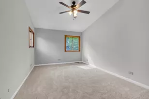 450 Berkshire Dr, Crystal Lake, IL 60014 - Photo 14