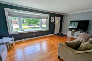10849 Moody Ave, Chicago Ridge, IL 60415 - Photo 2