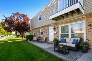 7941 163rd Pl, Tinley Park, IL 60477 - Photo 2