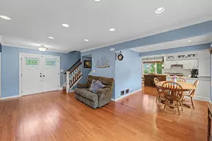 5091 Chambers Dr, Hoffman Estates, IL 60010 - Photo 4