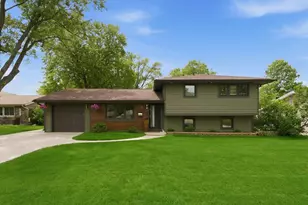 619 W Weathersfield Way, Schaumburg, IL 60193 - Photo 1