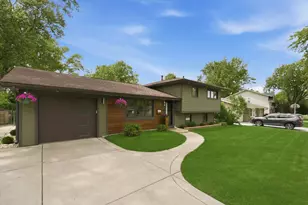 619 W Weathersfield Way, Schaumburg, IL 60193 - Photo 2