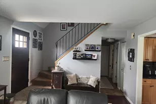 10 Ash Ct, Streamwood, IL 60107 - Photo 4