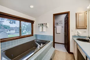 196 Constitution Dr, Bloomingdale, IL 60108 - Photo 18