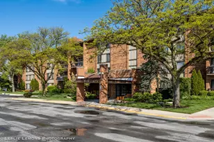 77 Lake Hinsdale Dr, Willowbrook, IL 60527 - Photo 1