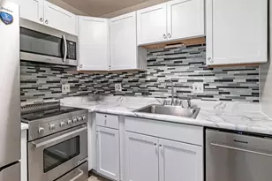 715 Grove Dr, Buffalo Grove, IL 60089 - Photo 10