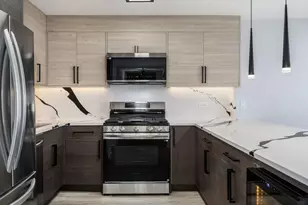 3950 N Lake Shore Dr, Chicago, IL 60613 - Photo 10