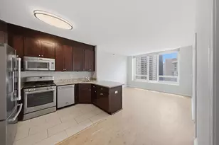 33 W Ontario St, Chicago, IL 60654 - Photo 4