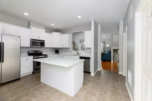 208 Prairie Ct, Morton Grove, IL 60053 - Photo 6