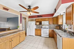 7329 Richmond Ave, Darien, IL 60561 - Photo 8
