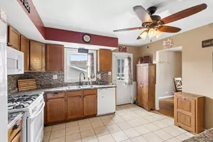7329 Richmond Ave, Darien, IL 60561 - Photo 10