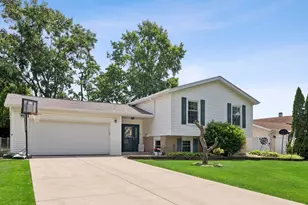 7329 Richmond Ave, Darien, IL 60561 - Photo 2