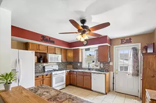 7329 Richmond Ave, Darien, IL 60561 - Photo 12