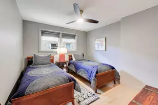 2646 W Birchwood Ave, Chicago, IL 60645 - Photo 16