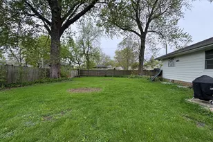 337 Maplewood Dr, Lakemoor, IL 60051 - Photo 4