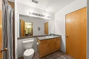 212 W Washington Ave, Chicago, IL 60606 - Photo 18