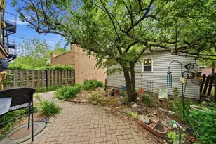 1341 W Eddy St, Chicago, IL 60657 - Photo 22
