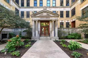 559 W Surf St, Chicago, IL 60657 - Photo 2