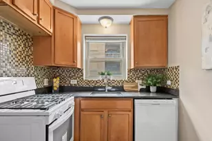 1711 W Estes Ave, Chicago, IL 60626 - Photo 10