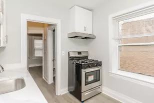 2724 W Rosemont Ave, Chicago, IL 60659 - Photo 4
