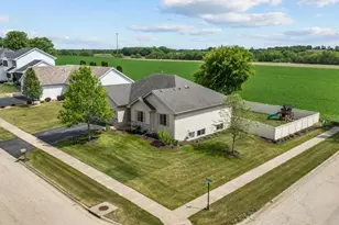 5598 White Fox Dr, Rockford, IL 61102 - Photo 2