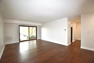 500 W Huntington Commons Rd, Mount Prospect, IL 60056 - Photo 8