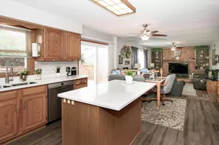 2153 Jordan Cir, Elgin, IL 60123 - Photo 12