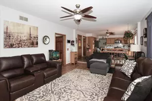 2153 Jordan Cir, Elgin, IL 60123 - Photo 16