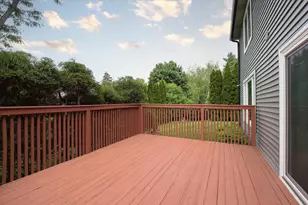 2153 Jordan Cir, Elgin, IL 60123 - Photo 32