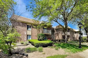 906 W Alleghany Dr, Arlington Heights, IL 60004 - Photo 2