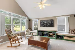 1646 Gleneagle Dr, Carpentersville, IL 60110 - Photo 10