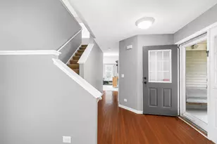 1646 Gleneagle Dr, Carpentersville, IL 60110 - Photo 4