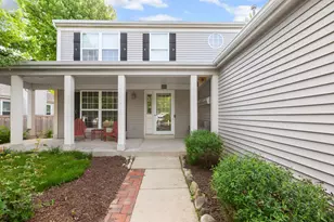 1646 Gleneagle Dr, Carpentersville, IL 60110 - Photo 2