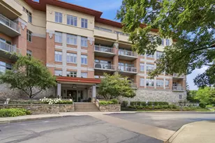 45 Prairie Park Dr, Wheeling, IL 60090 - Photo 2