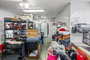 1095 W Robinson St, Wayne City, IL 62895 - Photo 40