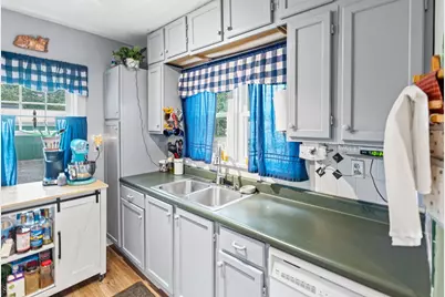 1095 W Robinson Street, Wayne City, IL 62895 - Photo 24
