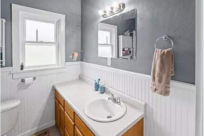 1095 W Robinson Street, Wayne City, IL 62895 - Photo 22