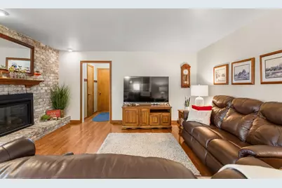 910 N Bell Street, Gibson City, IL 60936 - Photo 16