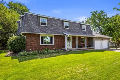 910 N Bell Street, Gibson City, IL 60936 - Photo 2