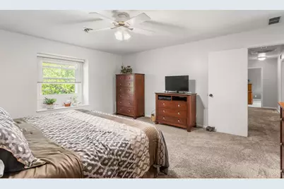 910 N Bell Street, Gibson City, IL 60936 - Photo 36